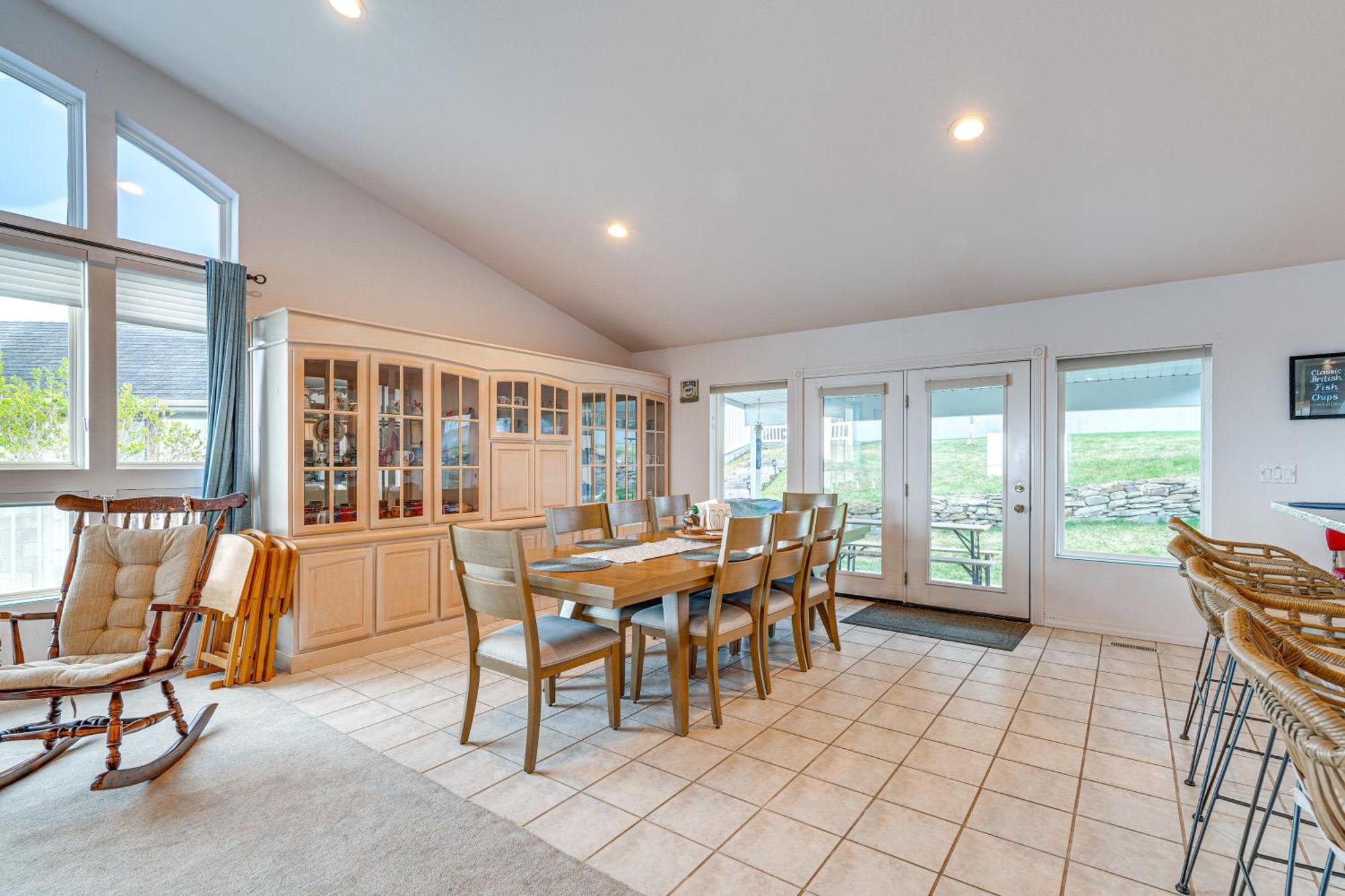 Inviting Great Falls Home With Wraparound Deck! المظهر الخارجي الصورة