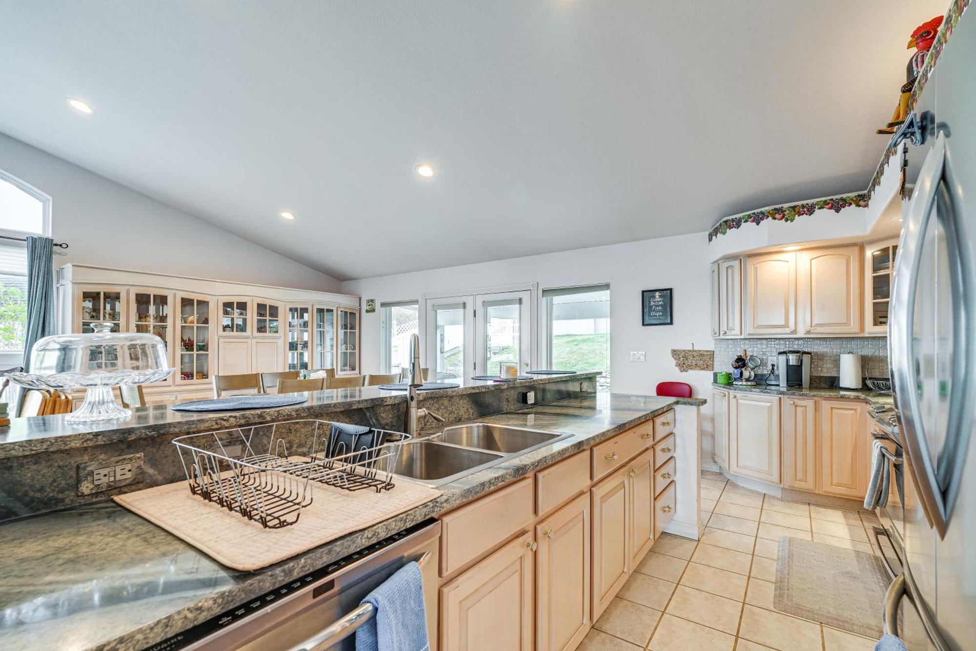 Inviting Great Falls Home With Wraparound Deck! المظهر الخارجي الصورة