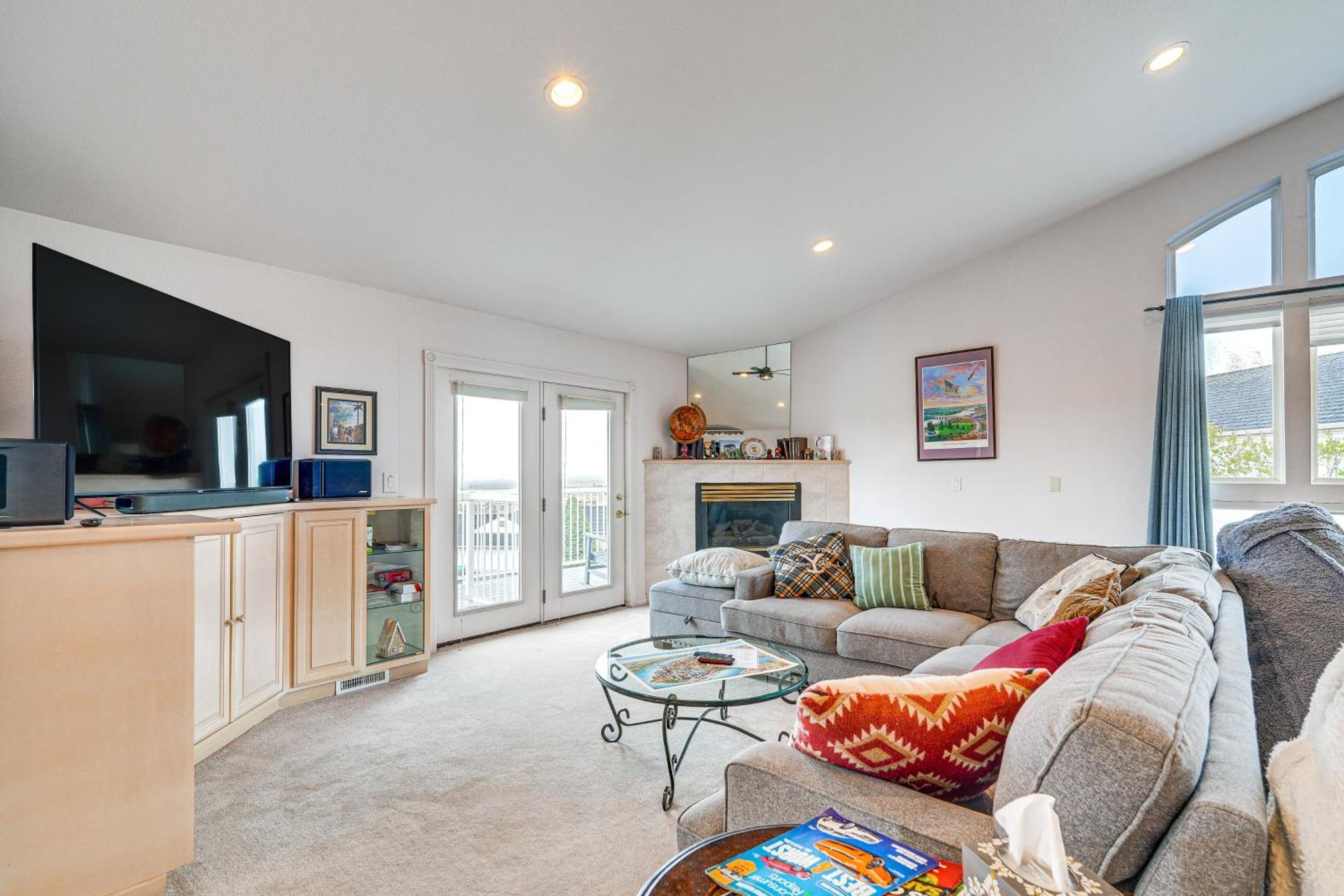 Inviting Great Falls Home With Wraparound Deck! المظهر الخارجي الصورة