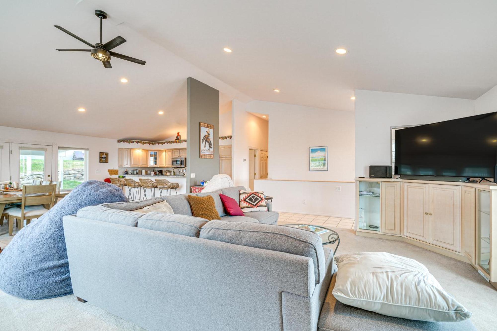 Inviting Great Falls Home With Wraparound Deck! المظهر الخارجي الصورة
