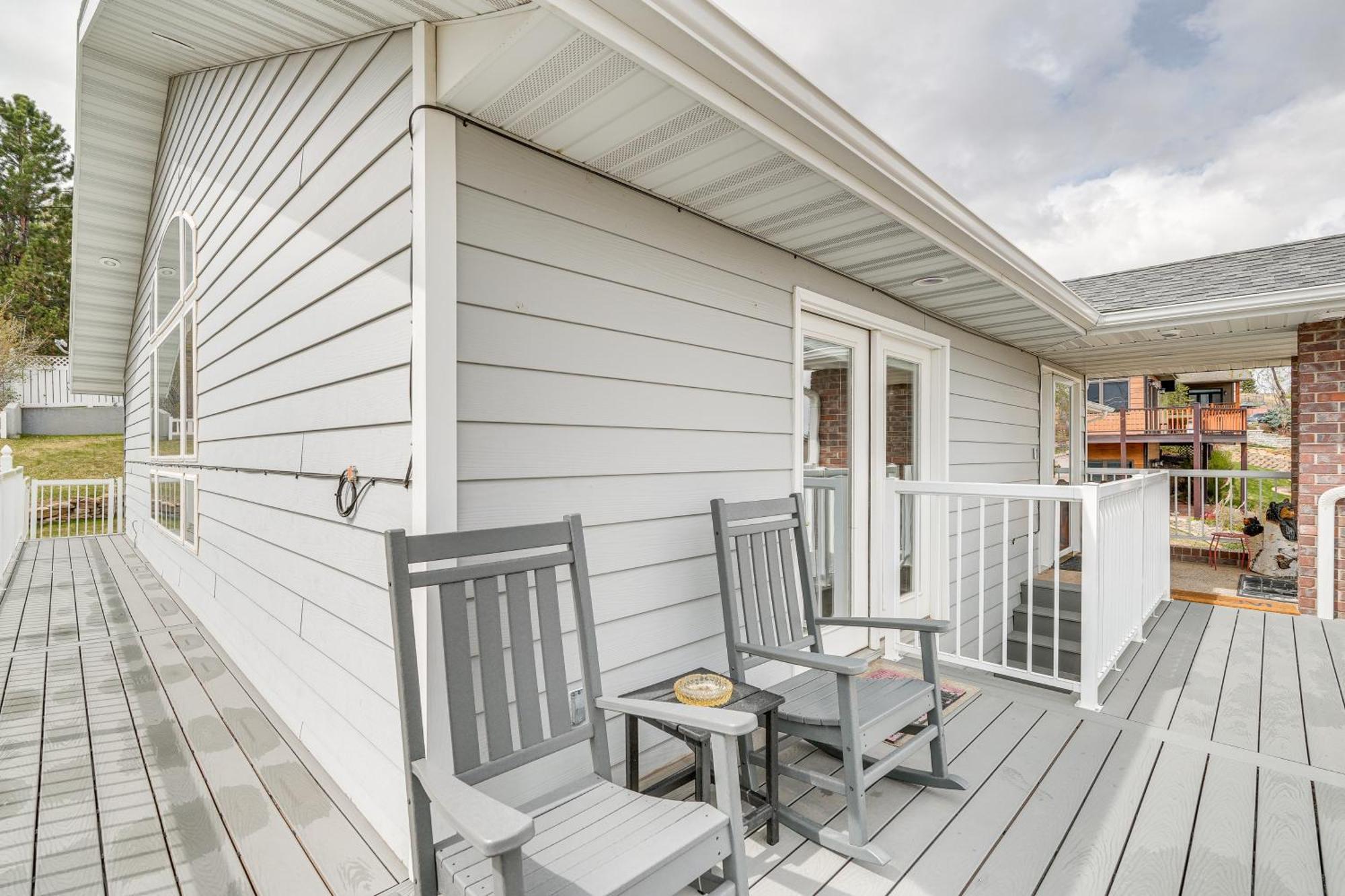 Inviting Great Falls Home With Wraparound Deck! المظهر الخارجي الصورة
