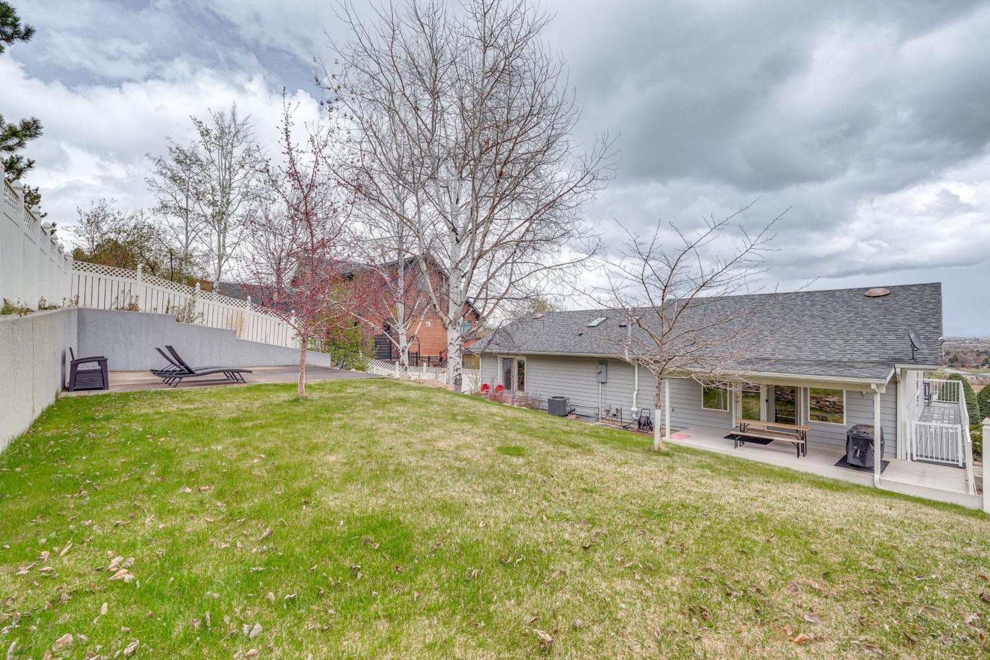 Inviting Great Falls Home With Wraparound Deck! المظهر الخارجي الصورة